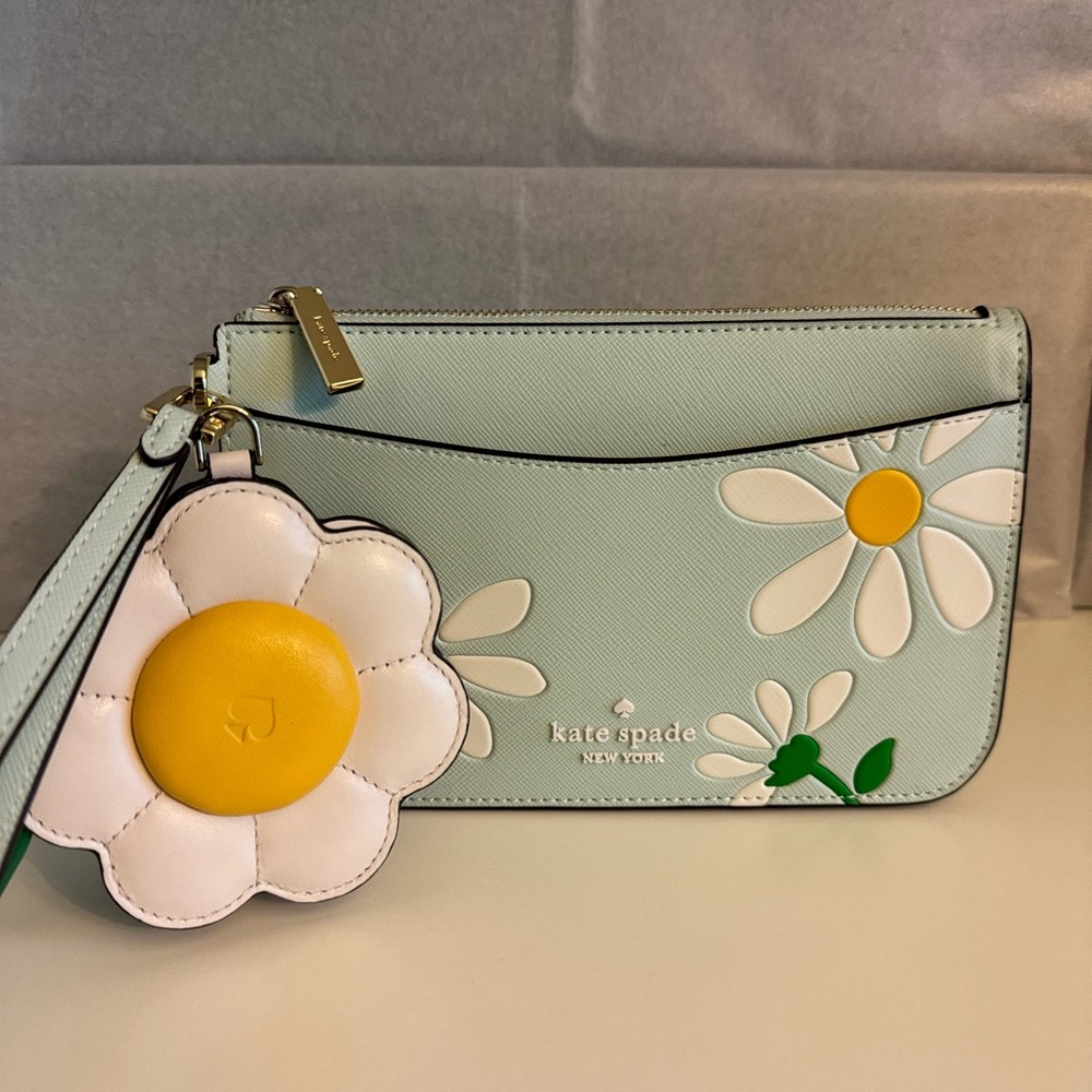 New..kate spade Day Tripper Daisy Floral Triple Wristlet 3-Piece Set - Picture 7 of 13
